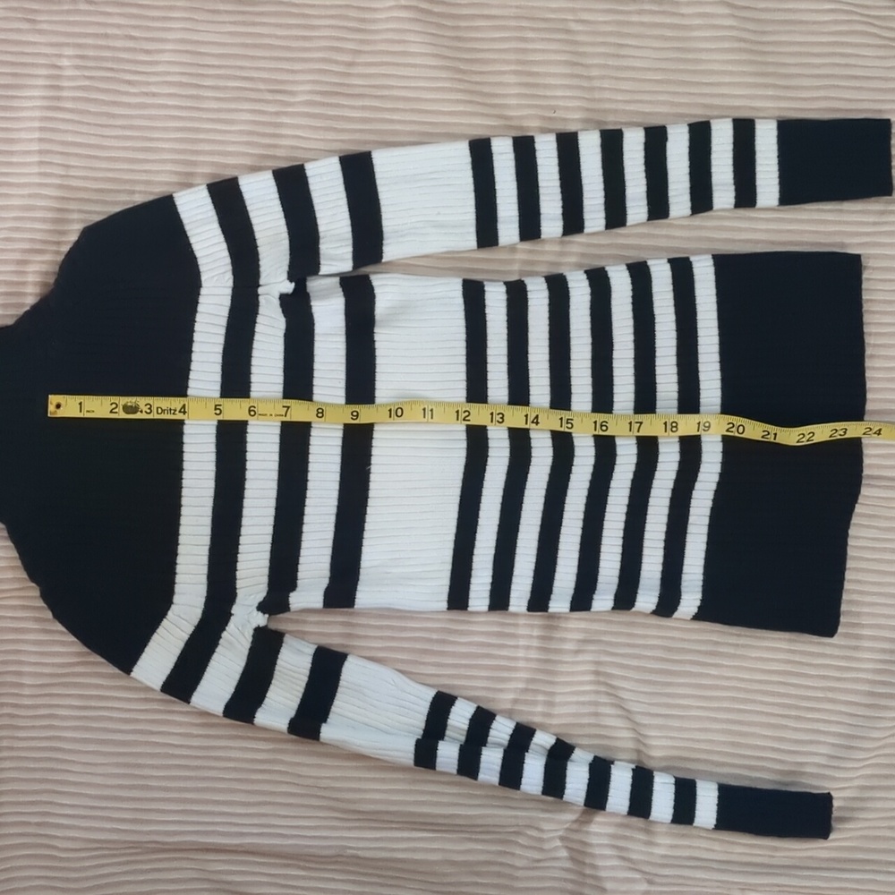 Sweater Small - Picture 8 of 8